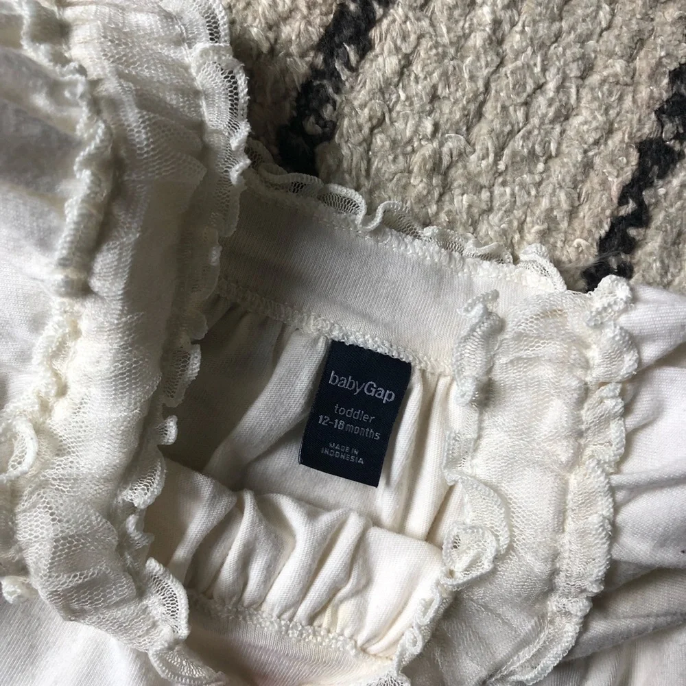 Baby Gap girls top with lace trim